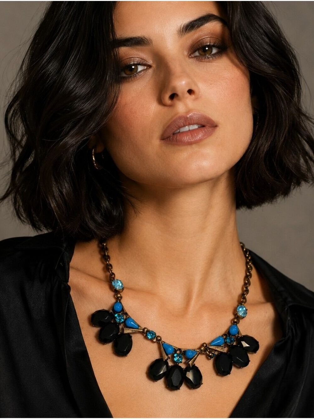 OLIVIA WELLES EMMA CLUSTER BIB STATEMENT NECKLACE  NWT